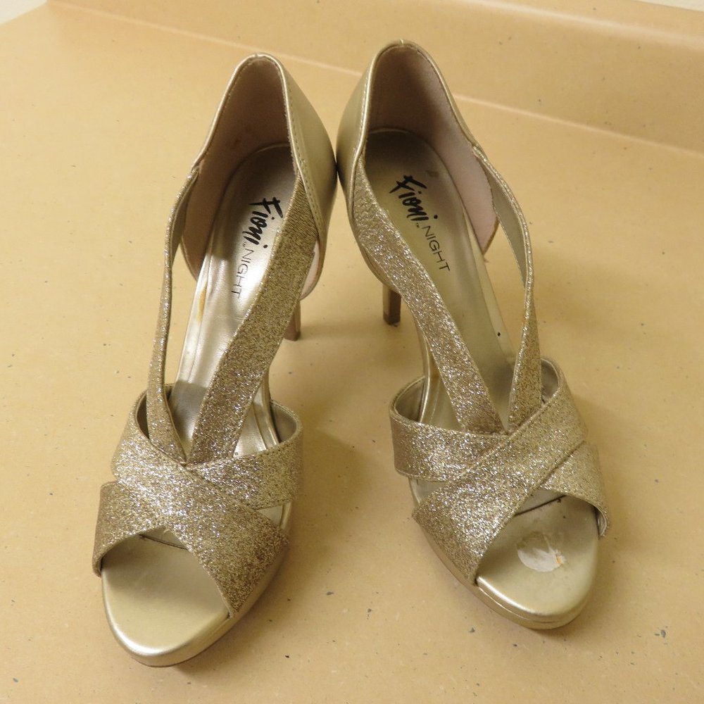 FIONI NIGHT 4 INCH HEELS * size 6 1/2  GLITTERY